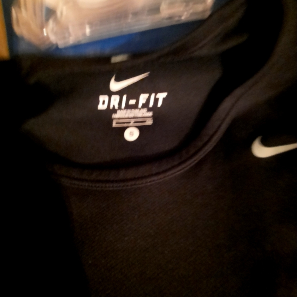 Nike sleeveless top